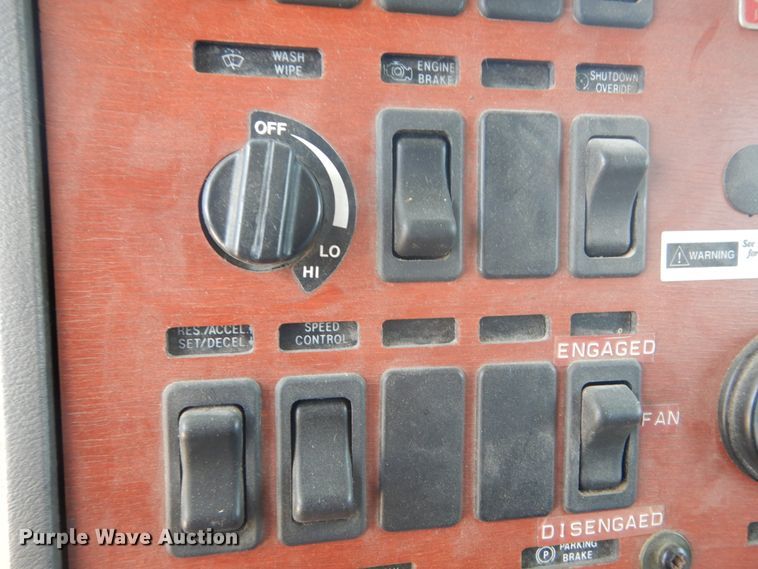 image for item GV9104 1993 Mack CH613  semi truck