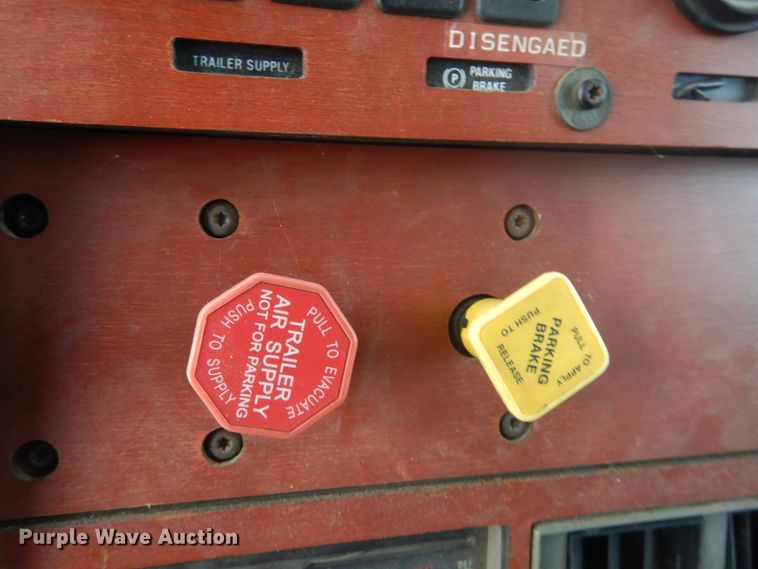 image for item GV9104 1993 Mack CH613  semi truck