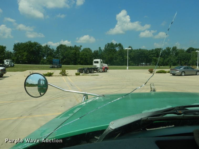 image for item GV9104 1993 Mack CH613  semi truck