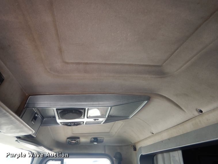 image for item GV9104 1993 Mack CH613  semi truck