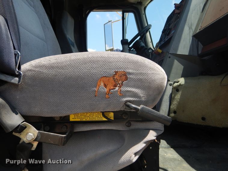 image for item GV9104 1993 Mack CH613  semi truck