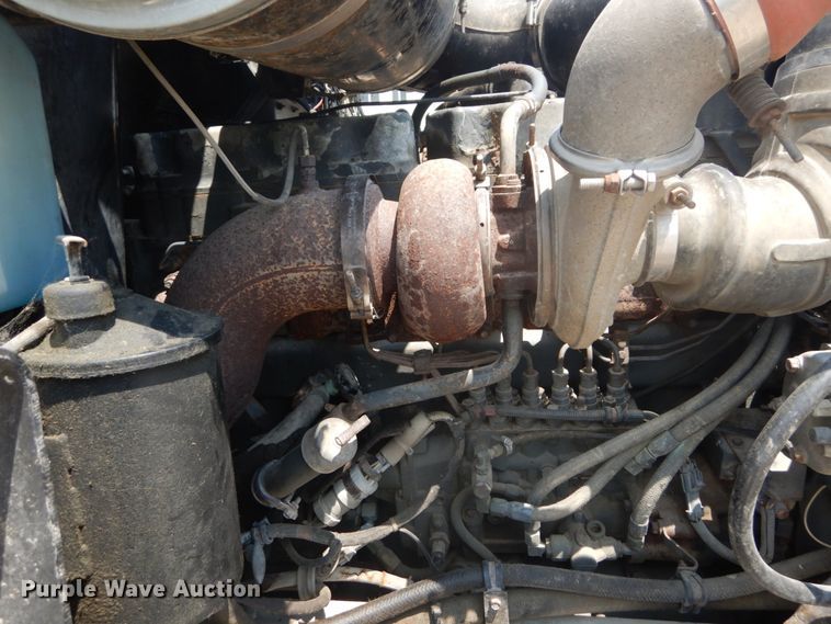 image for item GV9104 1993 Mack CH613  semi truck