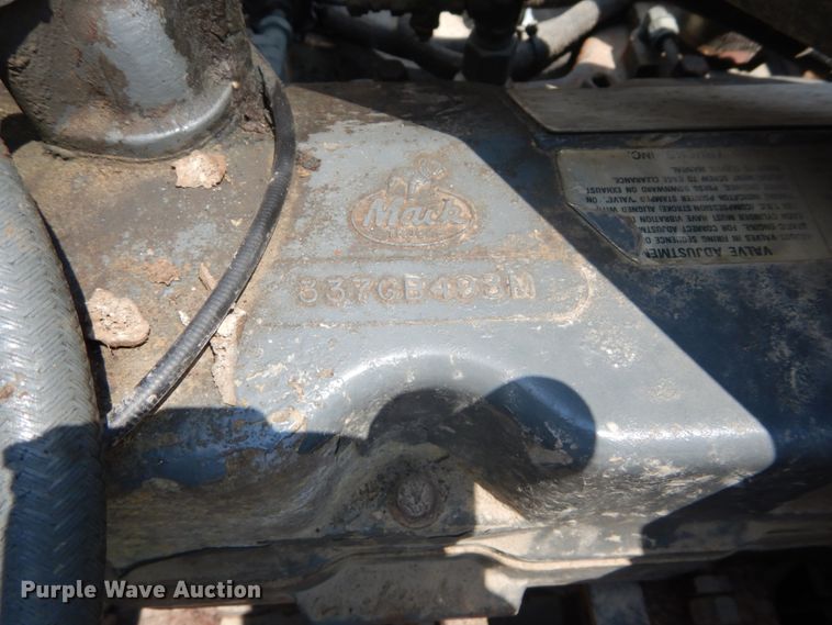 image for item GV9104 1993 Mack CH613  semi truck