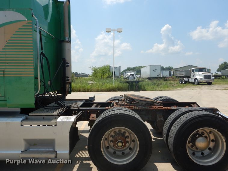 image for item GV9104 1993 Mack CH613  semi truck