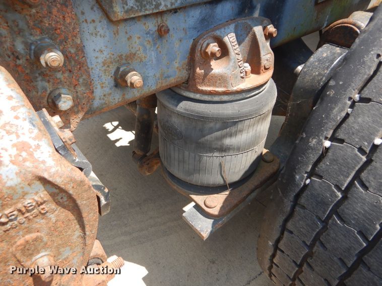 image for item GV9104 1993 Mack CH613  semi truck