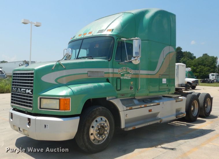 image for item GV9106 1993 Mack CH613  semi truck