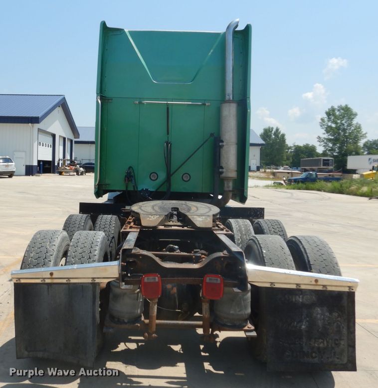 image for item GV9106 1993 Mack CH613  semi truck