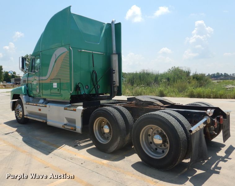 image for item GV9106 1993 Mack CH613  semi truck
