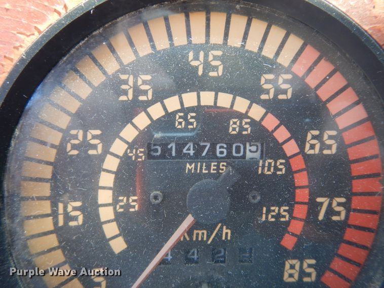 image for item GV9106 1993 Mack CH613  semi truck