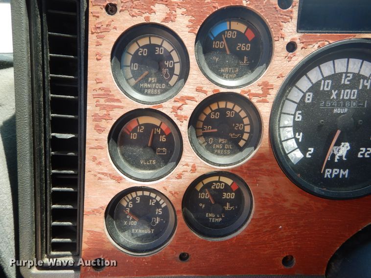 image for item GV9106 1993 Mack CH613  semi truck