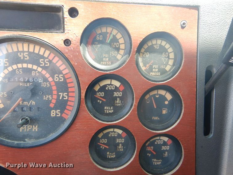 image for item GV9106 1993 Mack CH613  semi truck