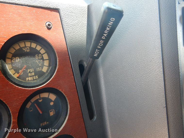 image for item GV9106 1993 Mack CH613  semi truck