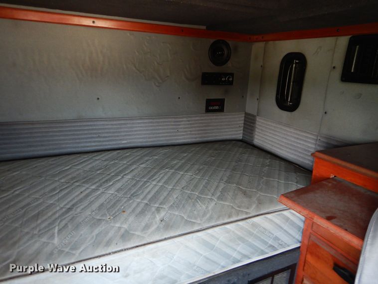 image for item GV9106 1993 Mack CH613  semi truck