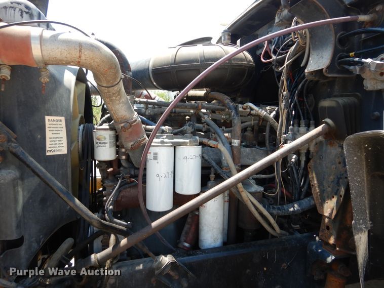 image for item GV9106 1993 Mack CH613  semi truck