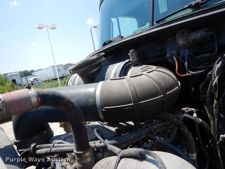 image for item GV9106 1993 Mack CH613  semi truck