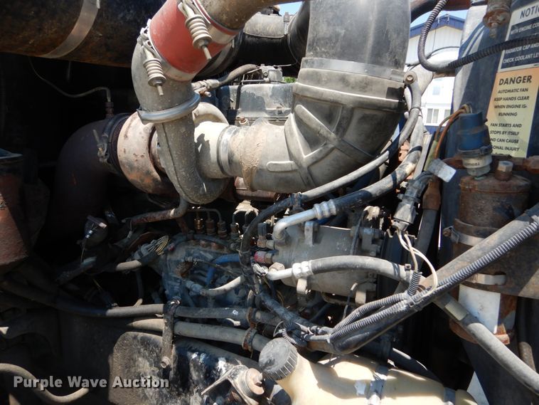 image for item GV9106 1993 Mack CH613  semi truck