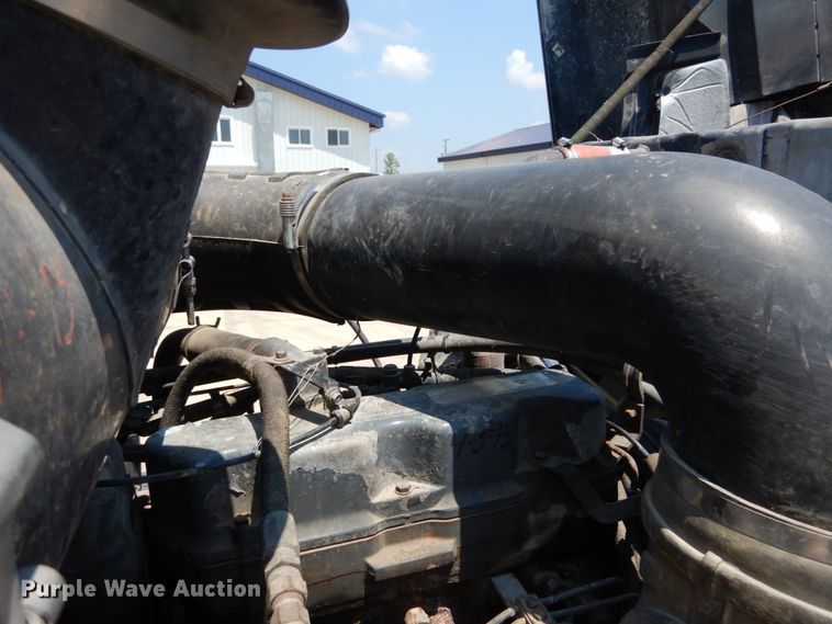 image for item GV9106 1993 Mack CH613  semi truck