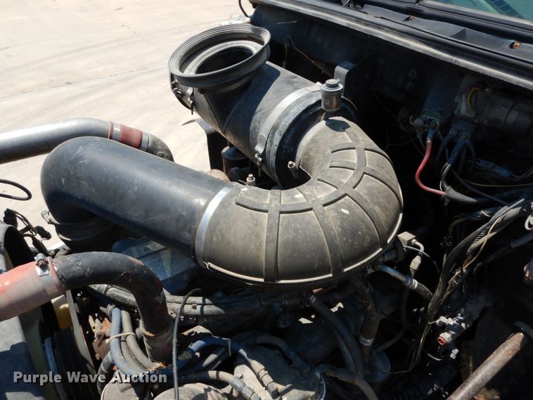 image for item GV9106 1993 Mack CH613  semi truck