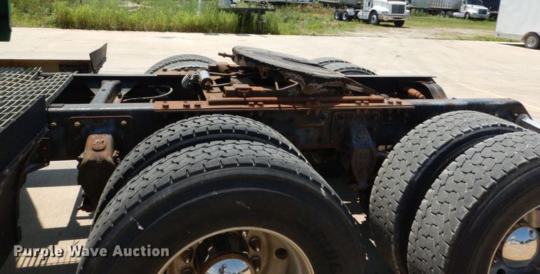 image for item GV9106 1993 Mack CH613  semi truck