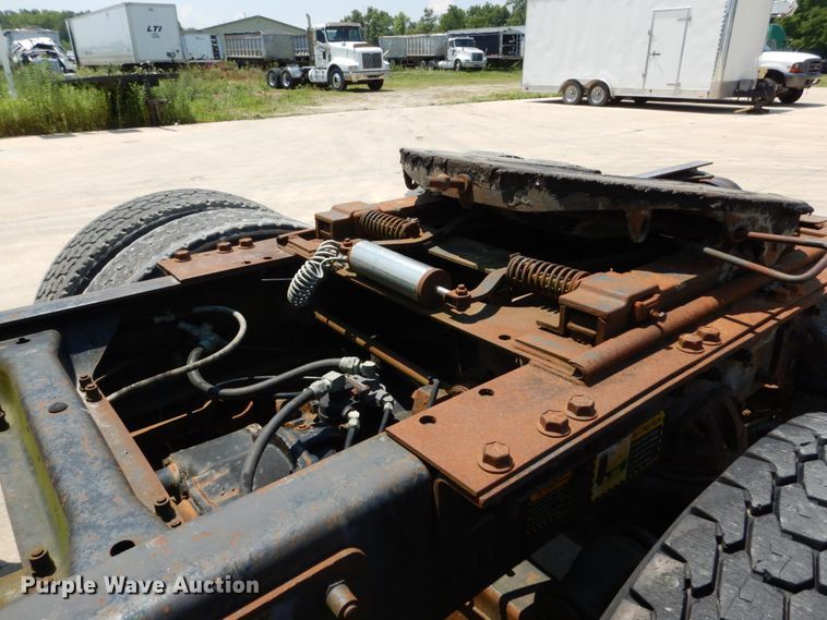 image for item GV9106 1993 Mack CH613  semi truck