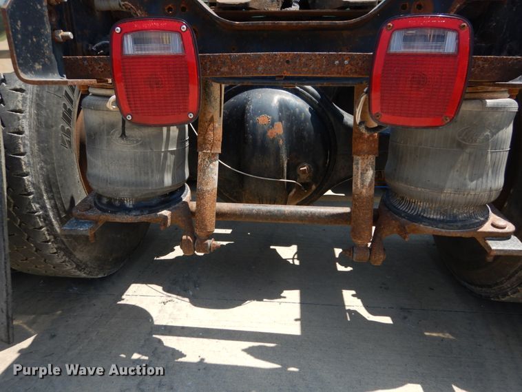 image for item GV9106 1993 Mack CH613  semi truck