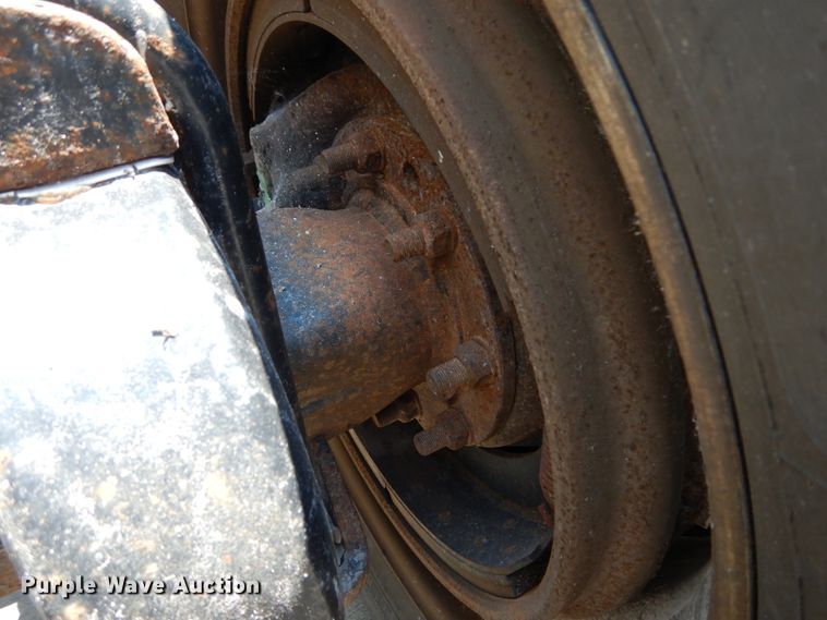 image for item GV9106 1993 Mack CH613  semi truck