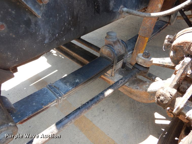 image for item GV9106 1993 Mack CH613  semi truck