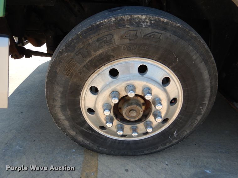 image for item GV9106 1993 Mack CH613  semi truck