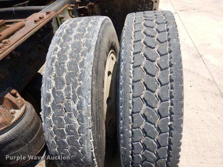 image for item GV9106 1993 Mack CH613  semi truck