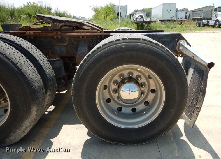 image for item GV9106 1993 Mack CH613  semi truck