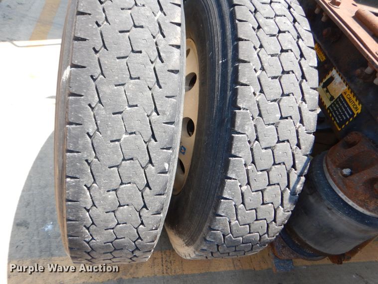 image for item GV9106 1993 Mack CH613  semi truck