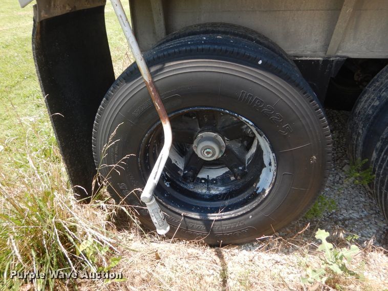 image for item GV9107 1984 Ravens end dump trailer