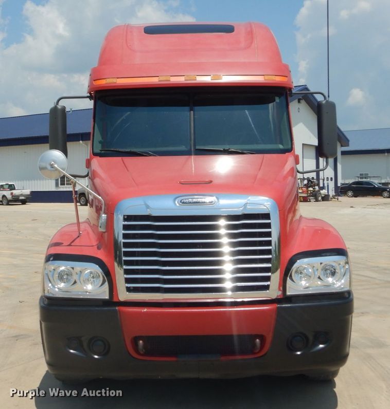 image for item GV9108 2007 Freightliner Century Classic ST  semi truck