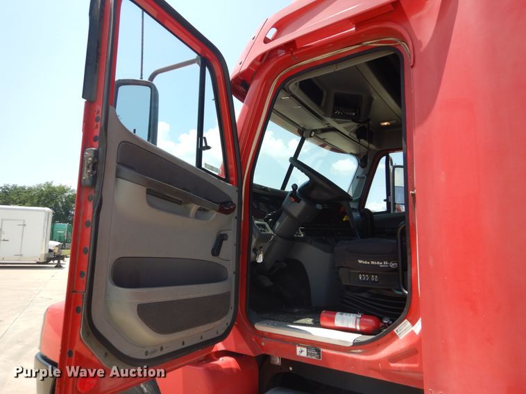 image for item GV9108 2007 Freightliner Century Classic ST  semi truck