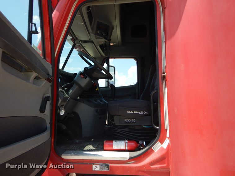 image for item GV9108 2007 Freightliner Century Classic ST  semi truck