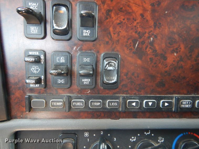 image for item GV9108 2007 Freightliner Century Classic ST  semi truck