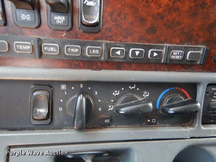 image for item GV9108 2007 Freightliner Century Classic ST  semi truck