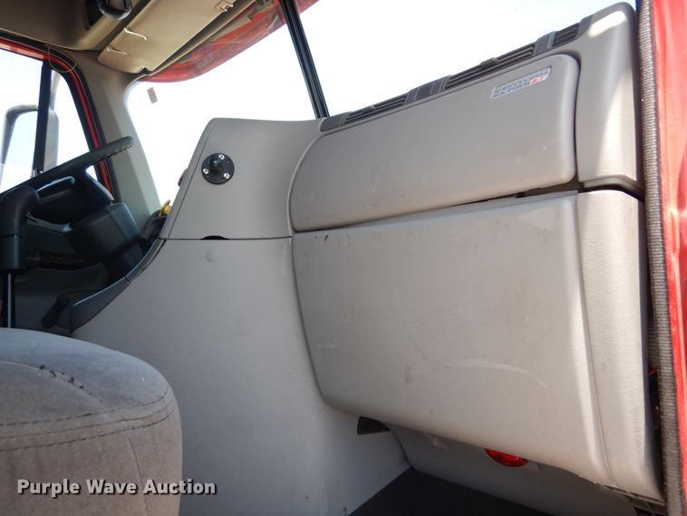 image for item GV9108 2007 Freightliner Century Classic ST  semi truck