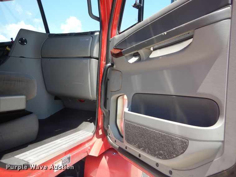 image for item GV9108 2007 Freightliner Century Classic ST  semi truck