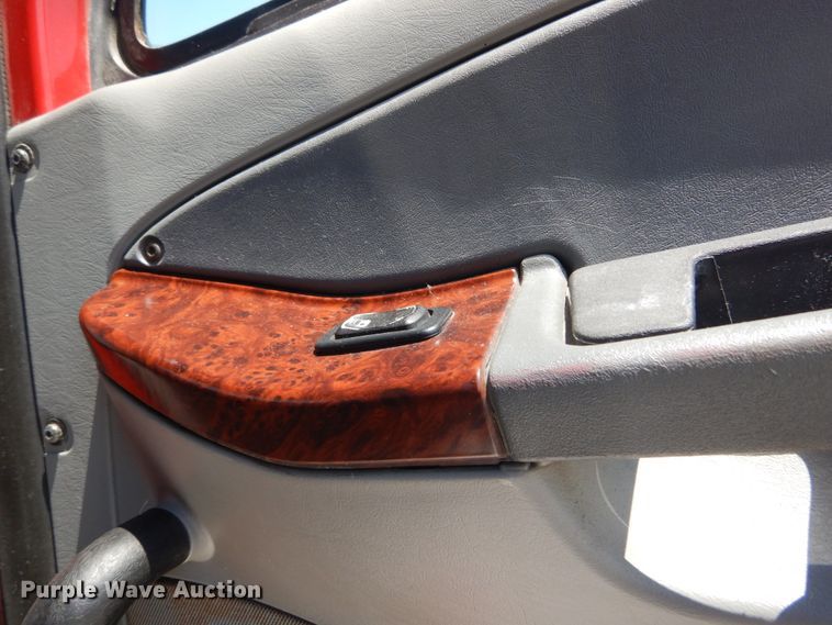 image for item GV9108 2007 Freightliner Century Classic ST  semi truck