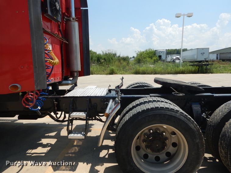 image for item GV9108 2007 Freightliner Century Classic ST  semi truck