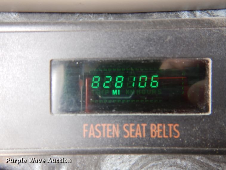 image for item HA9332 2001 Freightliner Columbia  semi truck