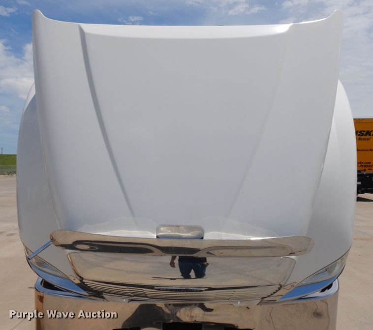 image for item HA9332 2001 Freightliner Columbia  semi truck