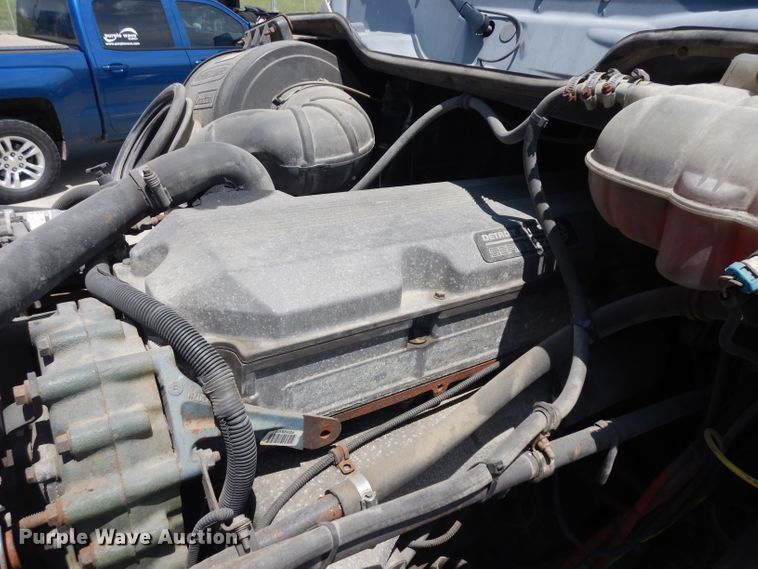 image for item HA9332 2001 Freightliner Columbia  semi truck