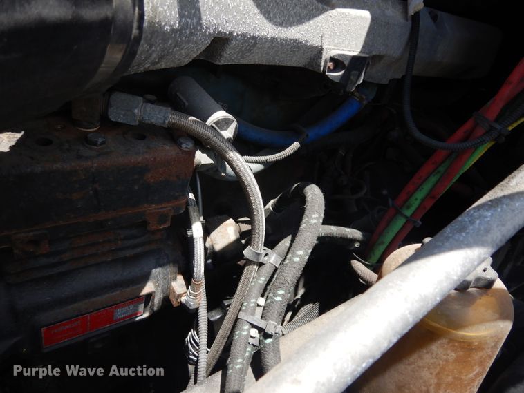 image for item HA9332 2001 Freightliner Columbia  semi truck