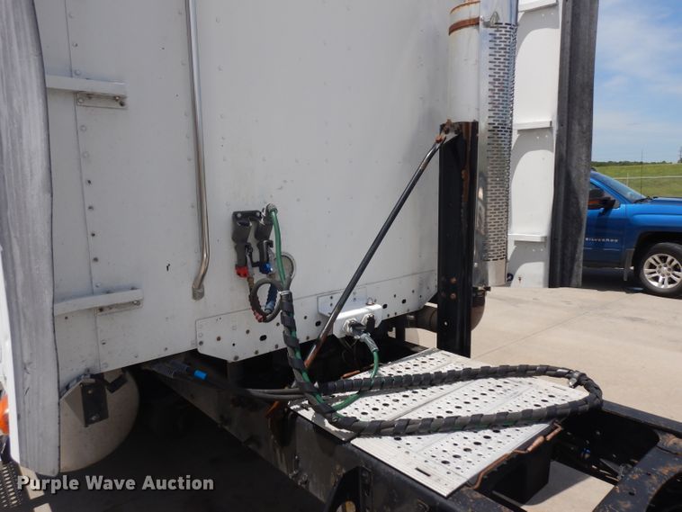 image for item HA9332 2001 Freightliner Columbia  semi truck