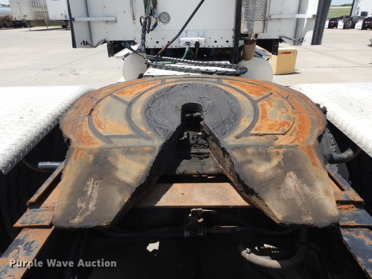 image for item HA9332 2001 Freightliner Columbia  semi truck