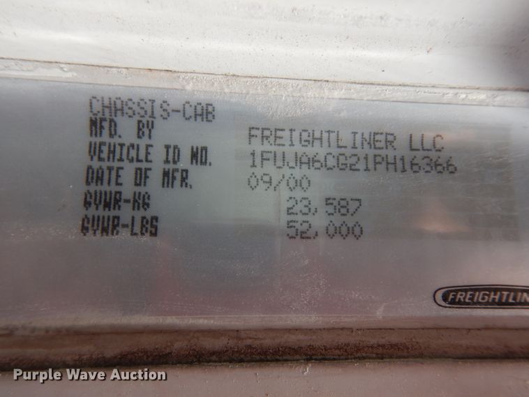 image for item HA9332 2001 Freightliner Columbia  semi truck