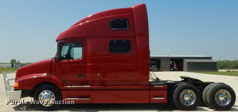 image for item HC9058 1999 Volvo S60  semi truck