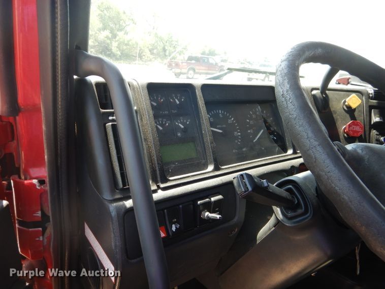 image for item HC9058 1999 Volvo S60  semi truck